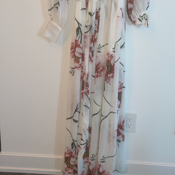 Fashionnova floral maxi dress small - Picture 2 of 2